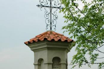 Kaplička u silnice na Bezno ( © Aleš Marek 05/2006)