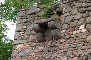 Zachovaný arkýř prevetu na západní straně ( © Roman Řezáč 05/2006)