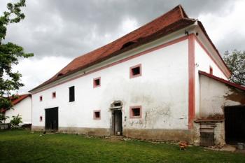 Sýpka od jihovýchodu ( © Filip Matoušek 05/2006)