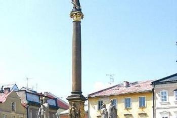 Morový sloup před radnicí. ( © Pavel Vítek 05/2006)