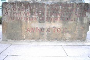 jiné věnování na patě podstavce ( © Ondřej Štěpánek 05/2006)