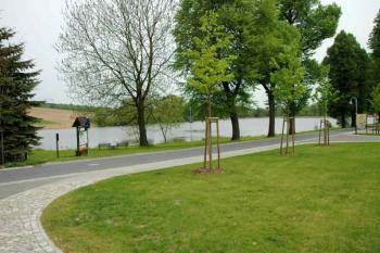 Rybník před zámkem ( © Aleš Marek 05/2006)