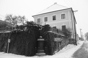 Bývalá fara od severu ( © Ivan Grisa 12/2009)