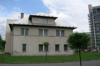 Přízemí je z větší části kamenné, první patro je cihlové. (© Adam Prokeš 05/2006)