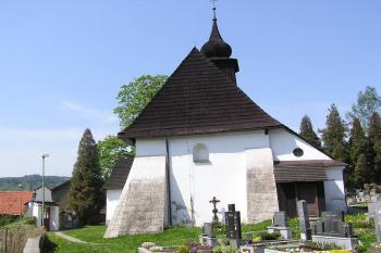 Pohled na ukončení kostela na východě (© Jan P. Štěpánek 05/2006)