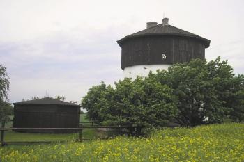 od příjezdové cesty ( © Ondřej Štěpánek 06/2006)