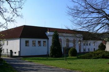 Severovýchodní nároží dnešní školy ( © Petr Turyna 05/2006)