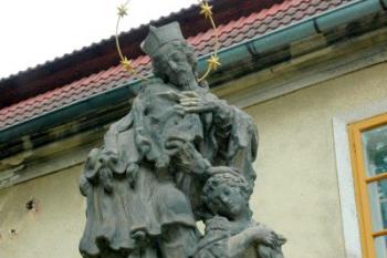 Detail sv. Jana Nepomuckého ( © Aleš Marek 06/2006)