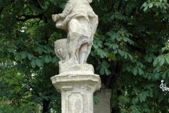 Současný stav jedné sochy ( © Aleš Marek 06/2006)