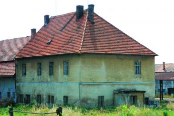 Celkový pohled na tvrz ( © Aleš Marek 07/2006)