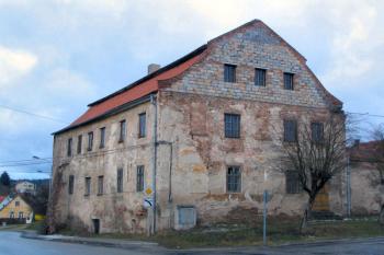 celkový pohled od jihovýchodu ( © Pavel Zany Komárek 13.2. 2005)