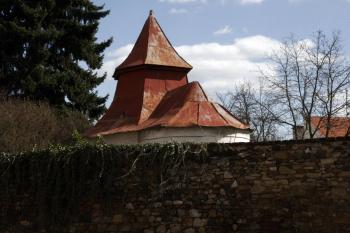 Pozdně barokní kaple na zahradě děkanství ( © Iva Spurná 3.4.2010)