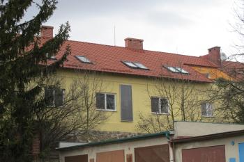 zrekonstruovaná jižní budova dvora (© D Dohňanský, 03/2017)