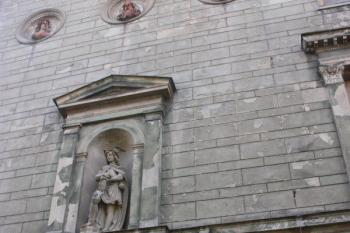 Sochařská výzdoba severního průčelí ( © Ivan Grisa 09/2011)