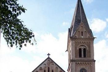 pomník obětem 1. svět. války před kostelem (© Stanislav Drda 06/2006)