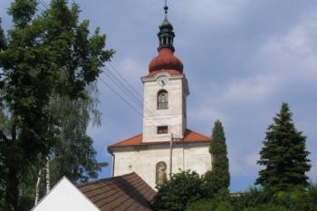 zastřešené schodiště vedoucí ke kostelu Nanebevzetí P. Marie ( © Ondřej Štěpánek 06/2006)