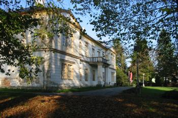 zámek od jz. (© D Dohňanský, 11/2014)