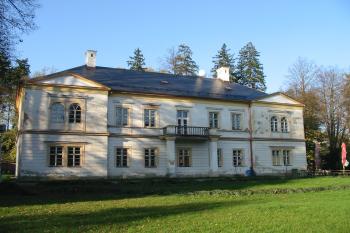 hlavní průčelí zámku od jihu (© D Dohňanský, 11/2014)