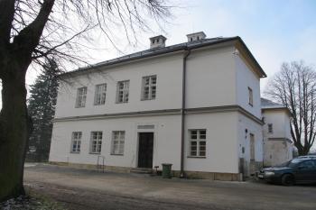 vých. strana zámku (© D Dohňanský, 02/2018)