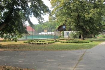zám.parčík (© D Dohňanský, 08/2018)