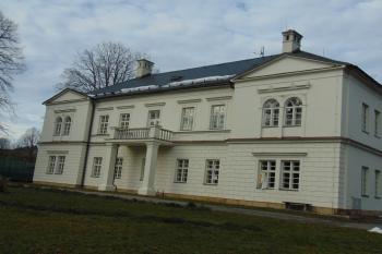 Zrekonstruované čelní jižní průčelí (© Dušan Dohňanský  12/2023)