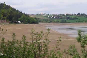 Plumlovská přehrada - Pohled na vypouštěnou přehradu (© Ivo Rozehnal, 05/2010)
