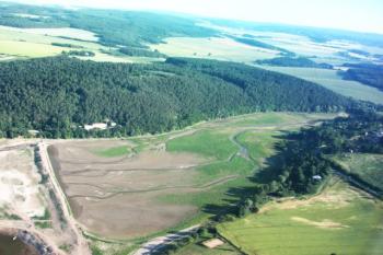 Téměř vypuštěná přehrada 28.6.2010 (© Dejv Róza, 07/2010)