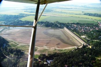 Téměř vypuštěná přehrada 28.6.2010 (© Dejv Róza, 07/2010)