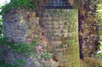 rozebraný plášť pece ( © Jiří Čížek 07/2006)