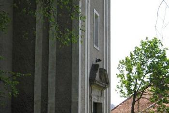 vstupní portál ve věži (© de.ardoise 06/2006)