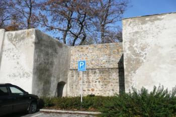dovnitř otevřená bašta v severním obvodě hradeb ( © Jan P. Štěpánek 11/2009)