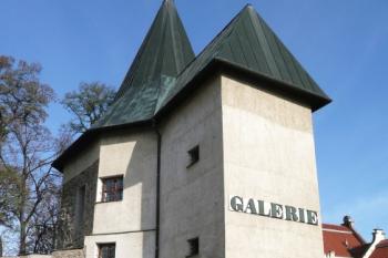 severovýchodní nárožní bašta městského opevnění využitá jako galerie ( © Jan P. Štěpánek 11/2009)