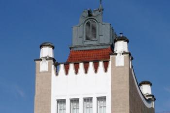 detail horní části věže Národního domu ( © Jan P. Štěpánek 11/2009)