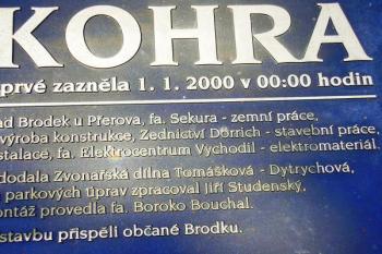 pamětní deska upevněná na zvonkohře ( © Ondřej Štěpánek 06/2006)