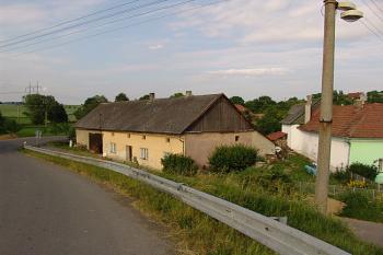 Pohled na dům č.p.4 ( © Roman Řezáč 06/2006)