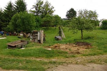 Jihovýchodní vyústění oblouku příkopu ( © Roman Řezáč 06/2006)
