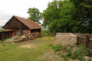 Horní plato Hřibova kopce ( © Roman Řezáč 06/2006)