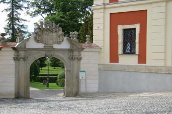 brána do parku (© Petr Pospíšil, 08/2014)