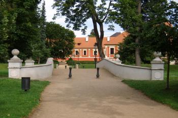 zámecký park - most přes řeku Bystřici (© Petr Pospíšil, 08/2014)