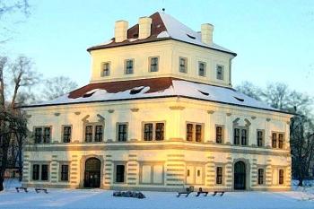Letohrádek v zámeckém parku ( © Pavel Vítek 01/2006)