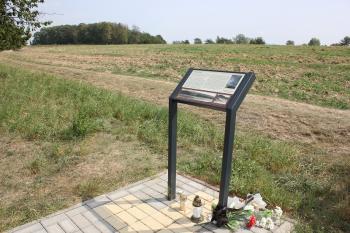 pietní místo (© Luděk Vláčil 08/2017)