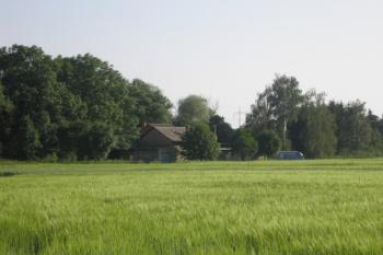 za budovami mlýna stávala tvrz ( © Ondřej Štěpánek 06/2006)