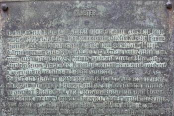 Pamětní deska z 30. let 20. století ( © Ivan Grisa 11/2009)