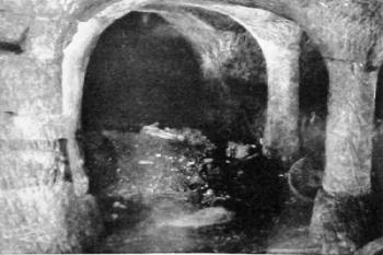 sklep pod hradním palácem ( © V. Škarda, SÚPPOP, cca 1960)