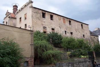 hradní budova, která později sloužila jako sladovna (© Stanislav Drda, 07/2006)