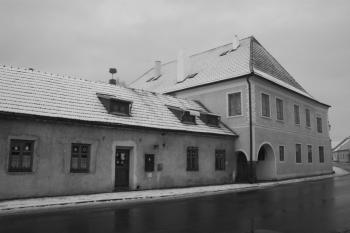 Dvůr od jihovýchodu ( © Ivan Grisa 12/2009)