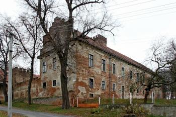 Zámek z pohledu od silnice (© Daniela Fantová, 11/2012)