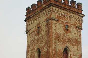 vrchní část věže (© D Dohňanský, 04/2014)