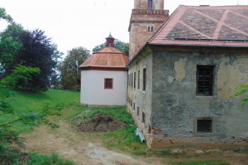 Opravená zám. kaple (© Dušan Dohňanský 08/2020)