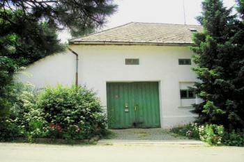 č.p.14 na jehož zahradě se nachází tvrziště ( © Ondřej Štěpánek 07/2006)